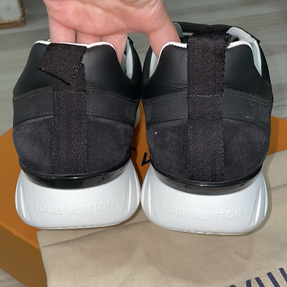 Louis Vuitton sneakers size 9 - Picture 2 of 6